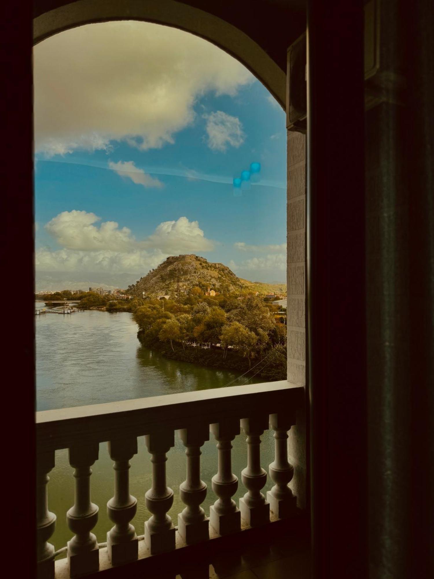 Prince Of Lake Hotel Shkoder Luaran gambar