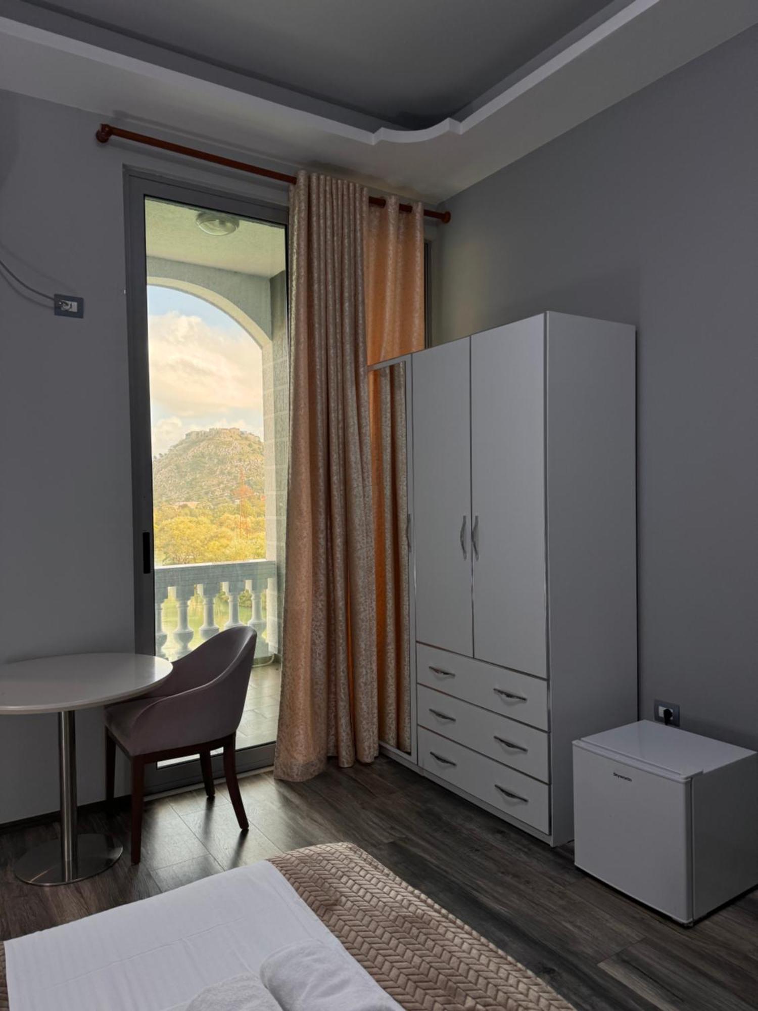 Prince Of Lake Hotel Shkoder Luaran gambar